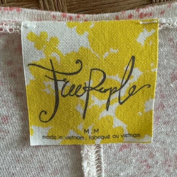 Free People Sahara Print V Neck. Reverse Hi-Low Hemline. Size: Medium - Picture 7 of 11